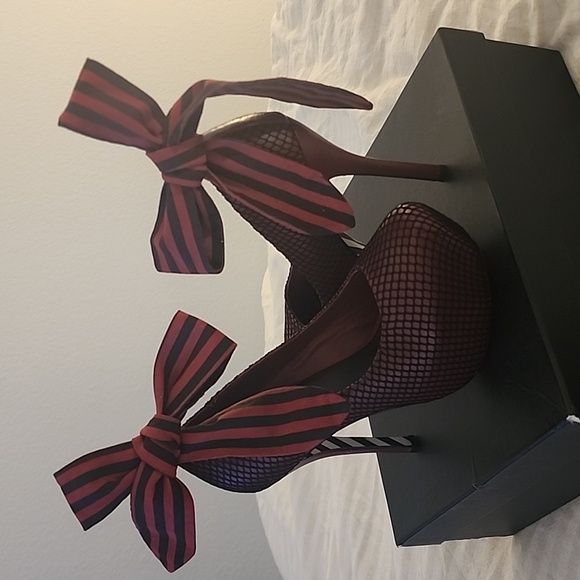 New in box Alejandra G. Platform Fishnet Burgundy Heels - Picture 3 of 11